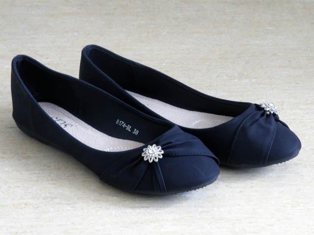 Ladies' shoes