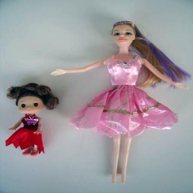 Set of dolls with accessories