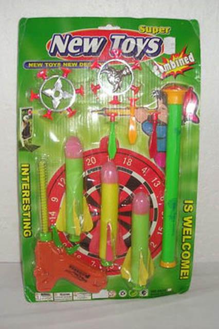 Plastic gun with accessories