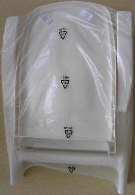 Foldable plastic chair