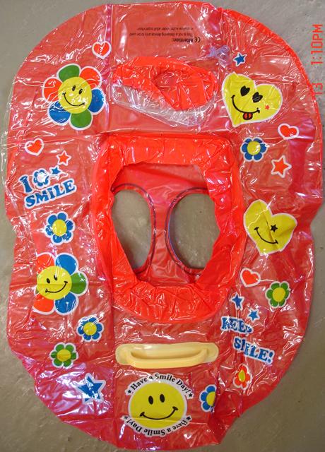 Inflatable swim seat