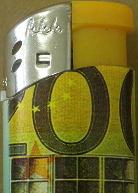 Novelty lighter