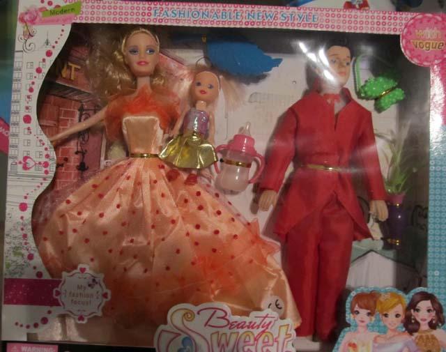 Plastic doll set
