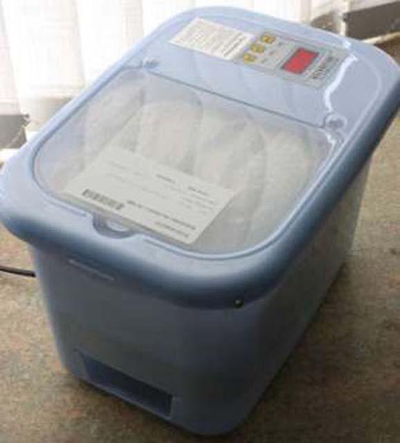Egg incubator