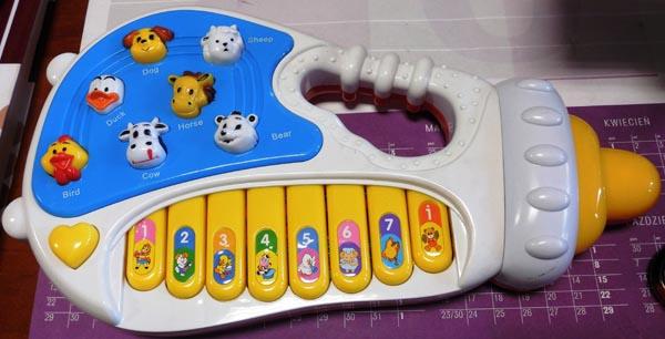 Toy piano