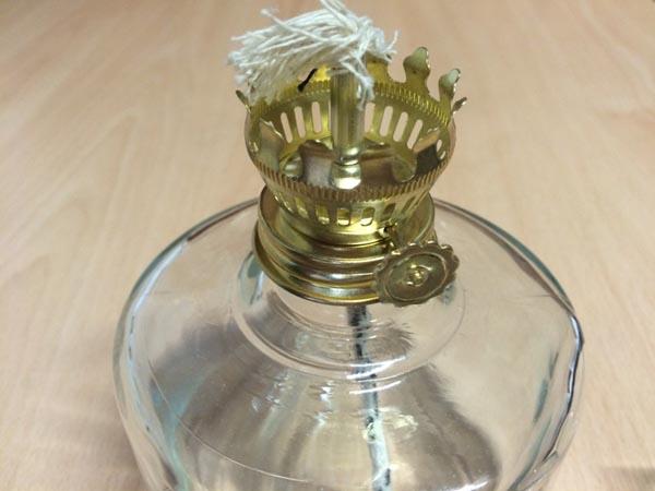 Decorative oil lamp