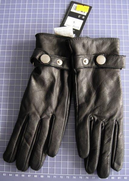 Leather gloves