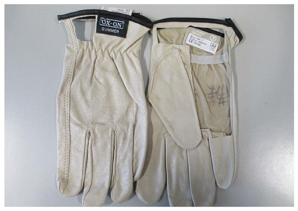 Leather gloves