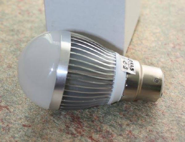 LED light bulb