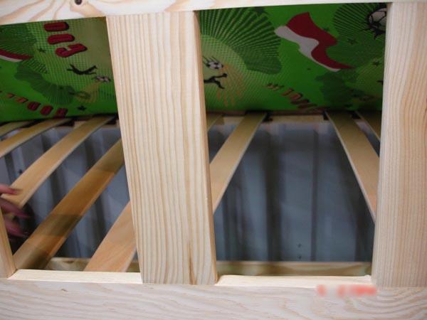 Children's bunk bed