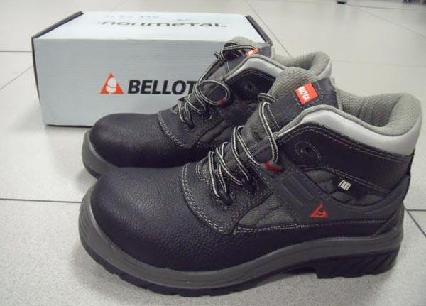 Safety boots