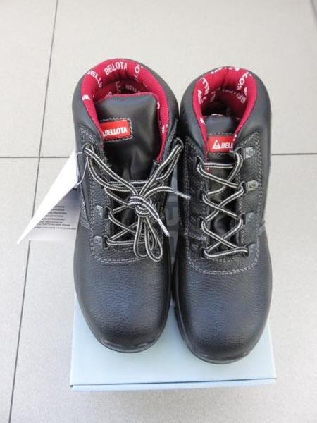 Safety boots