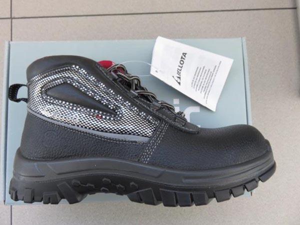 Safety boots