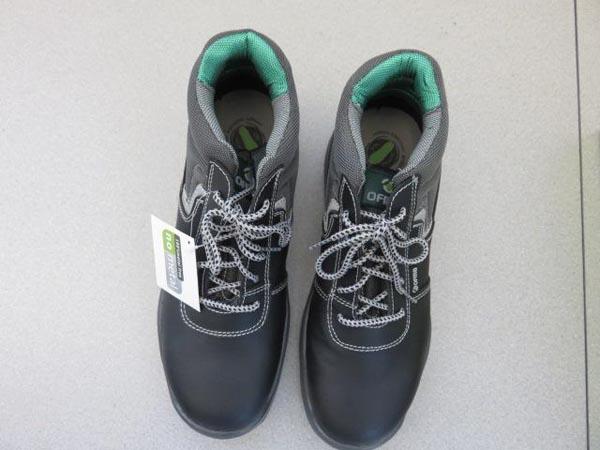 Safety boots