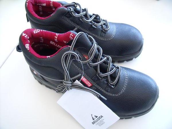 Safety boots