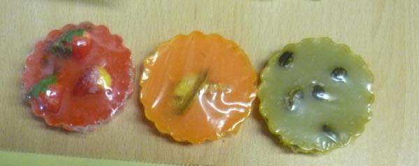 Decorative aromatised wax articles