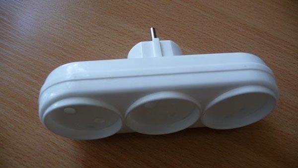 Socket outlet adapter