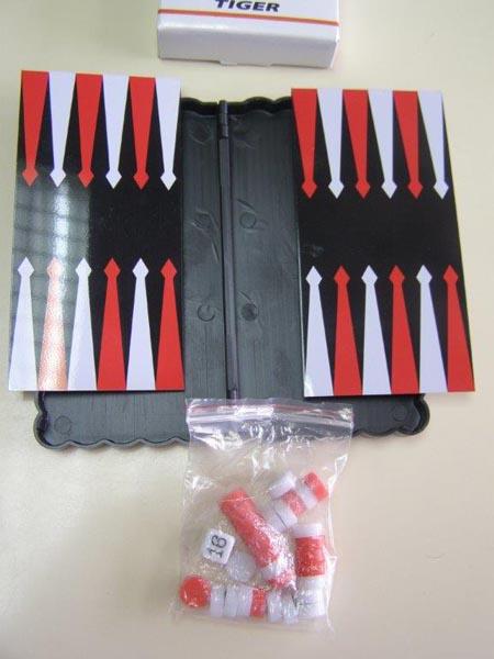 Magnetic backgammon set