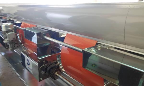 Apple grading and packing machine