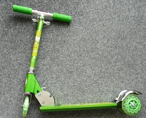 Toy scooter