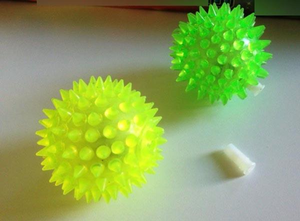 Soft ball with spikes
