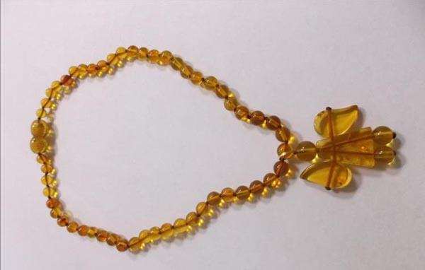 Amber jewellery for children