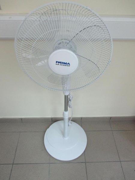 Electric stand fan