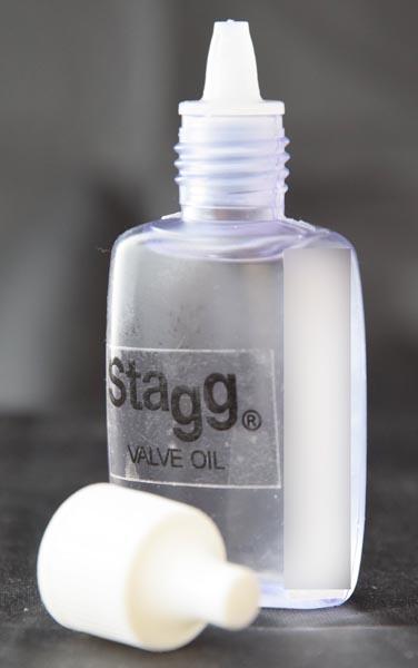 Valve oil for musical instruments