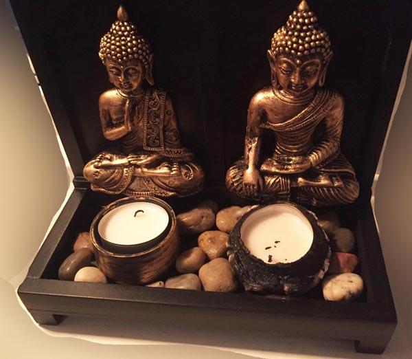 Tea light candle holder
