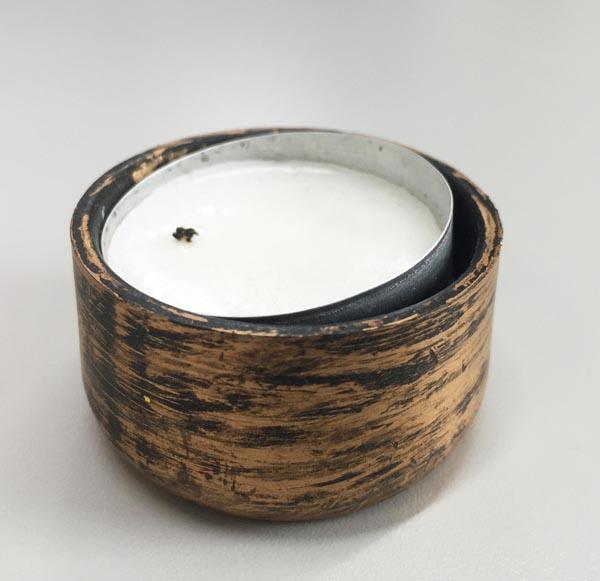 Tea light candle holder