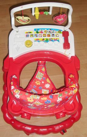Foldable baby walker