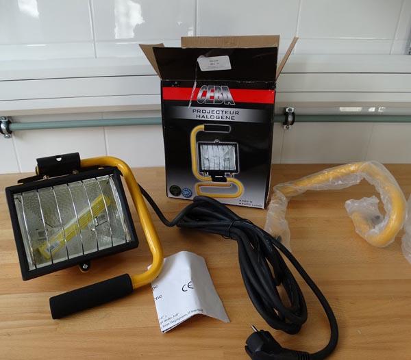 Halogen floodlight