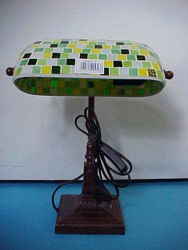 Desk lamp with mosaic lamp shade