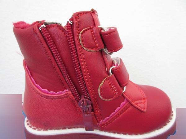 Girls’ boots