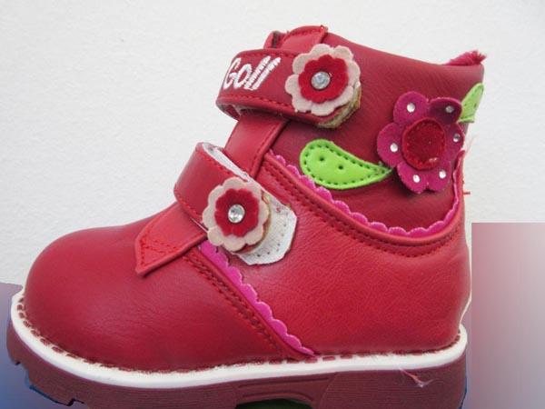 Girls’ boots