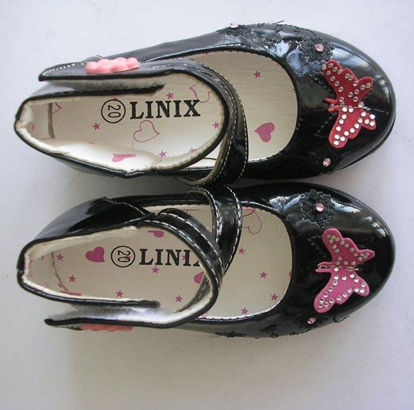 Girls' shoes