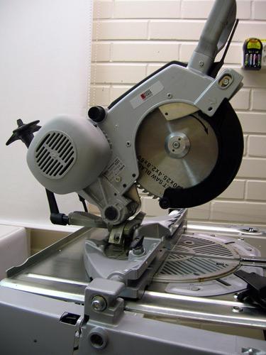 Electric saw - Combined mitre-bench saw.