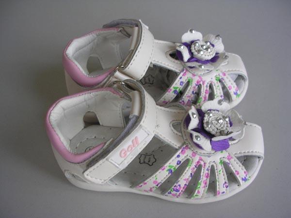 Girls' sandals