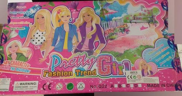 Plastic doll set with accessories