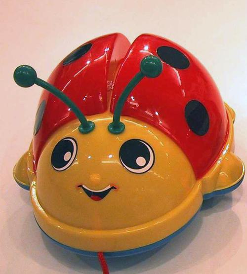 Pull-along toy in the form of a ladybird