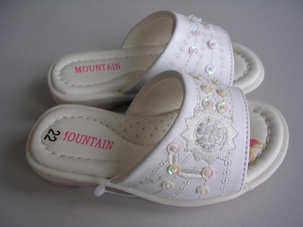 Girls' slippers