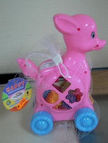 Pull-along toy in the form of a dog with accessories to be slotted in