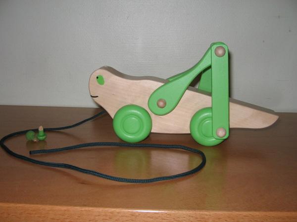Pull-along toy 'Grasshopper'