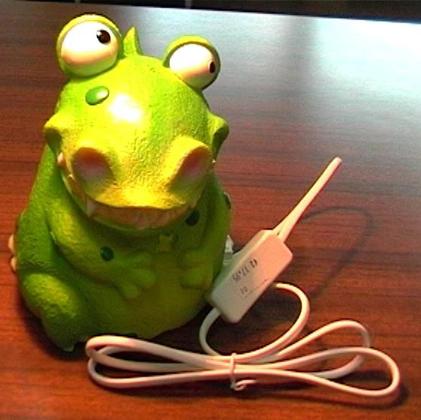 Portable lamp in the shape of a crocodile