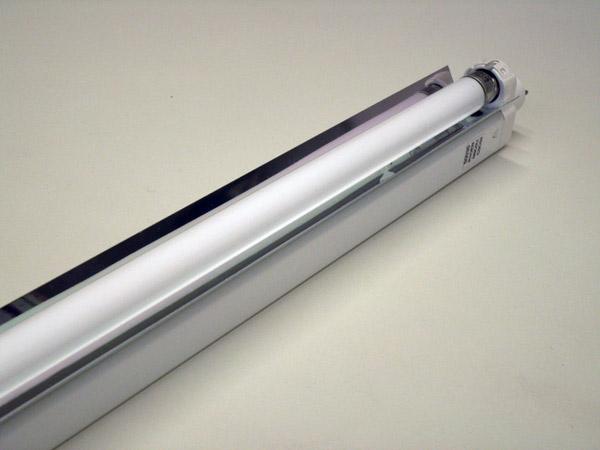 Adaptor for fluorescent tubes with aluminium reflector