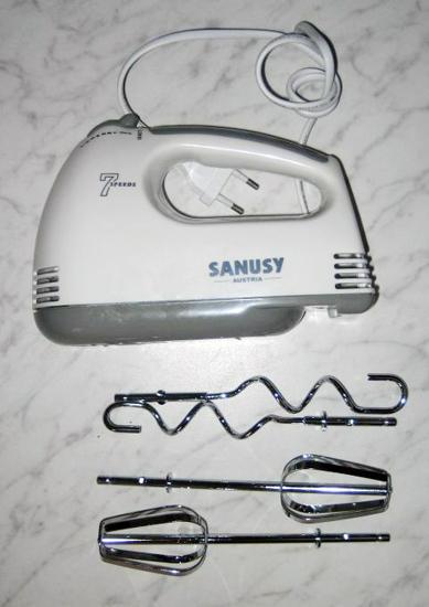 Hand mixer