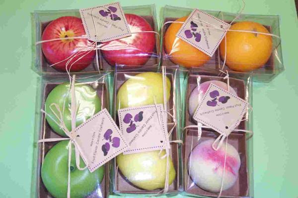 Candles in the form of fruit