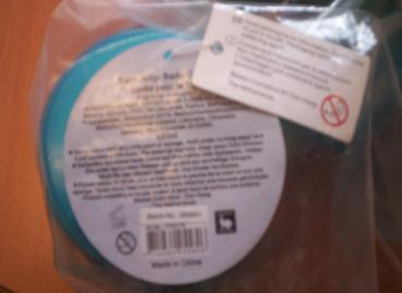 Bath gel with a dolphin toy