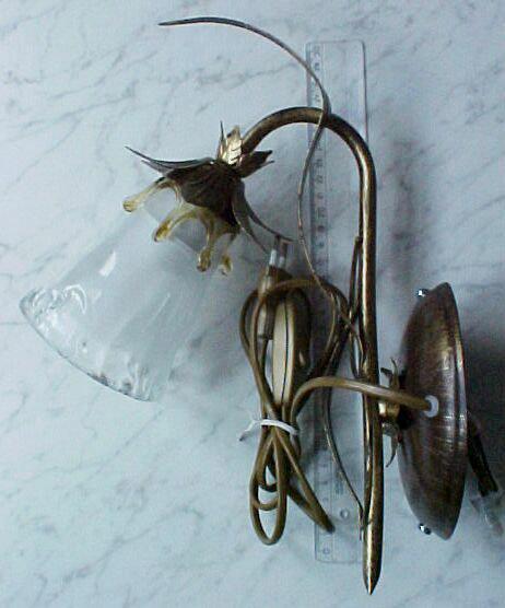 Wall lamp with glass lamp shade(fixed luminaire).