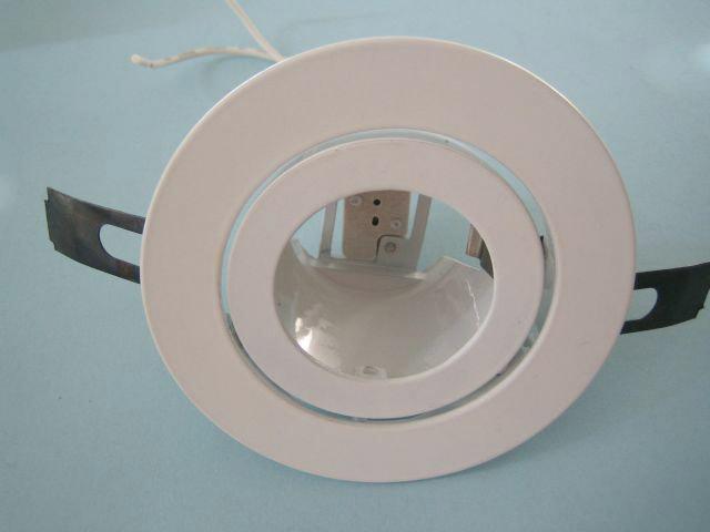 Recessed luminaire with halogen lamp